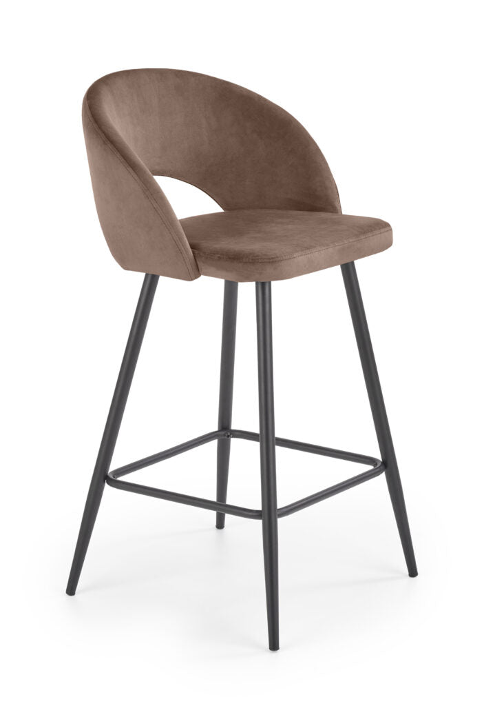 “Elowen Duskveil” – Silla Alta Marrón Avellana 🍂✨